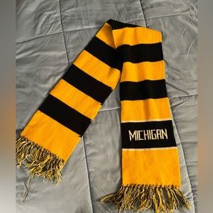 VINTAGE ORIGINAL 80S MICHIGAN WOLVERINES STRIPED WINTER FOOTBALL SCARF! GO BLUE!